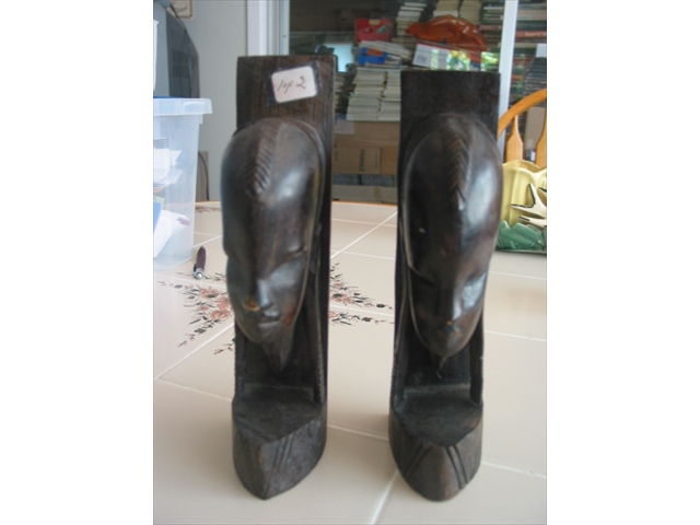 2 wood carvings – African style