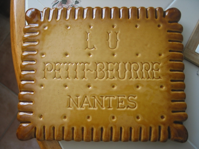 Plate – made in France Nantes – general le biscuit