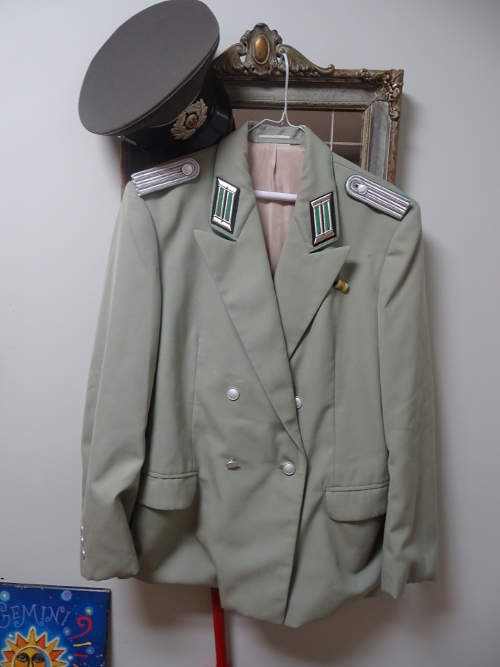 Deutsche Demokratische Republik  East German Military Uniform